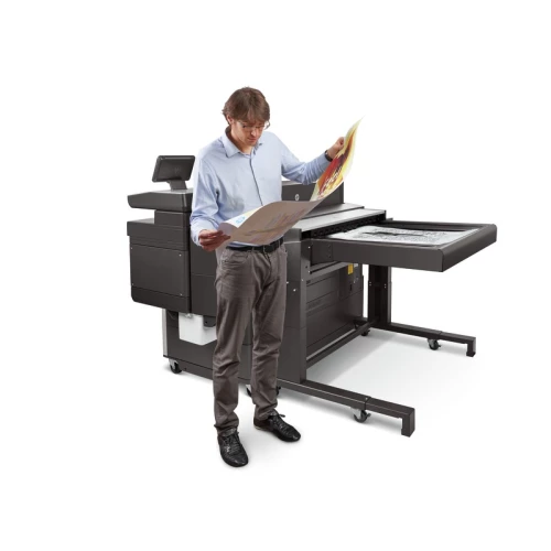HP PageWide Xl 8000 man looking at print