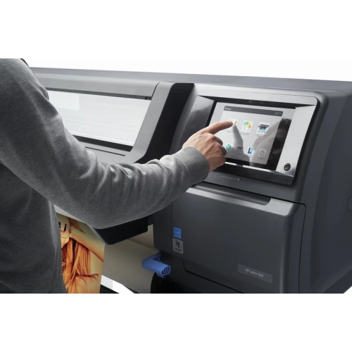 HP Latex 360 using the 8in touch screen control panel