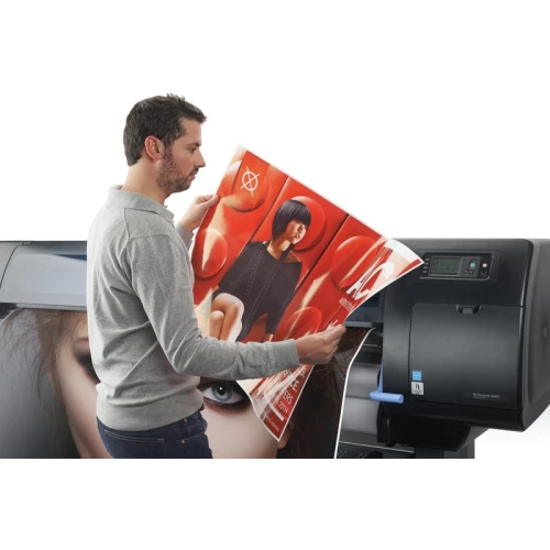 HP Designjet Z6800 man inspecting prints